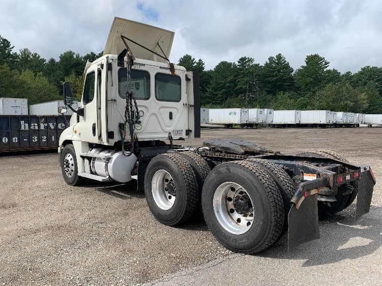 2019 Freightliner Cascadia in Franklin, MA — photo 5