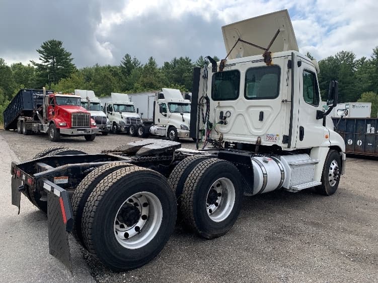 2019 Freightliner Cascadia in Franklin, MA — photo 7
