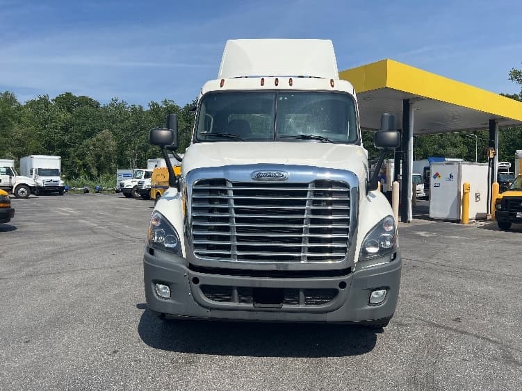 2019 Freightliner Cascadia in New Bedford, MA — photo 2