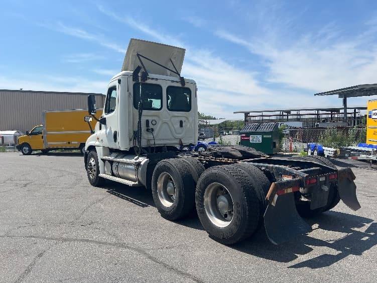 2019 Freightliner Cascadia in New Bedford, MA — photo 5