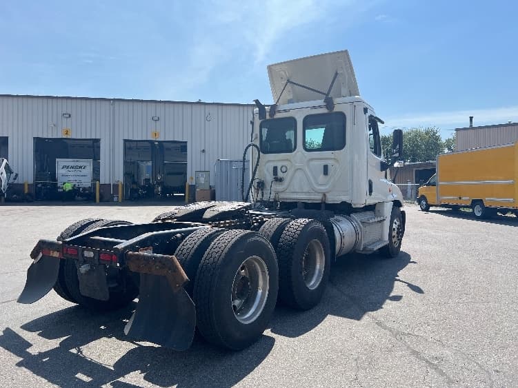 2019 Freightliner Cascadia in New Bedford, MA — photo 7