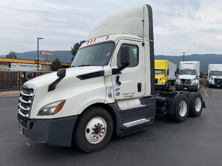 2019 Freightliner Cascadia in Clackamas, OR — photo 3