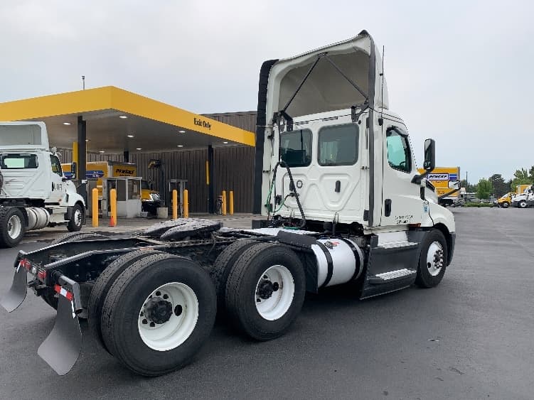 2019 Freightliner Cascadia in Clackamas, OR — photo 7