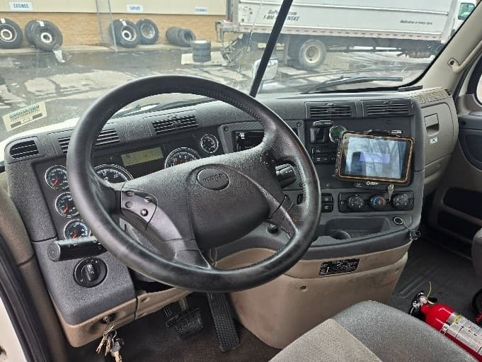2019 Freightliner Cascadia in Ypsilanti, MI — photo 10