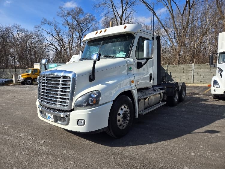 2019 Freightliner Cascadia in Ypsilanti, MI — photo 3