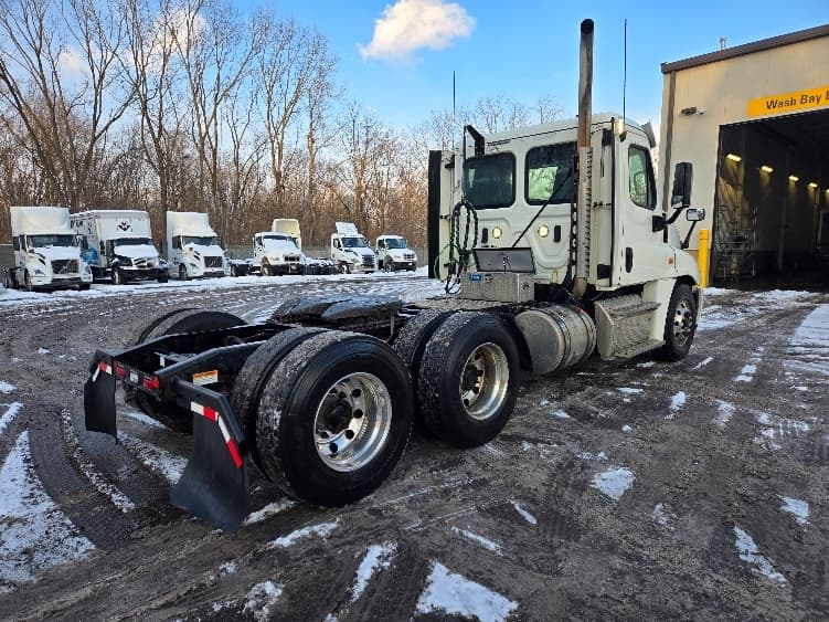 2019 Freightliner Cascadia in Ypsilanti, MI — photo 7