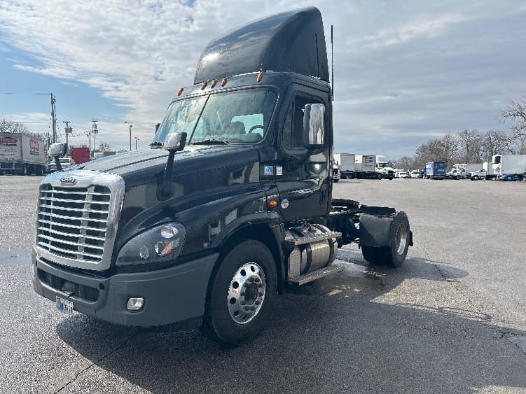 2019 Freightliner Cascadia in Fort Wayne, IN — photo 3