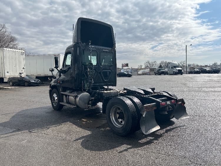 2019 Freightliner Cascadia in Fort Wayne, IN — photo 5