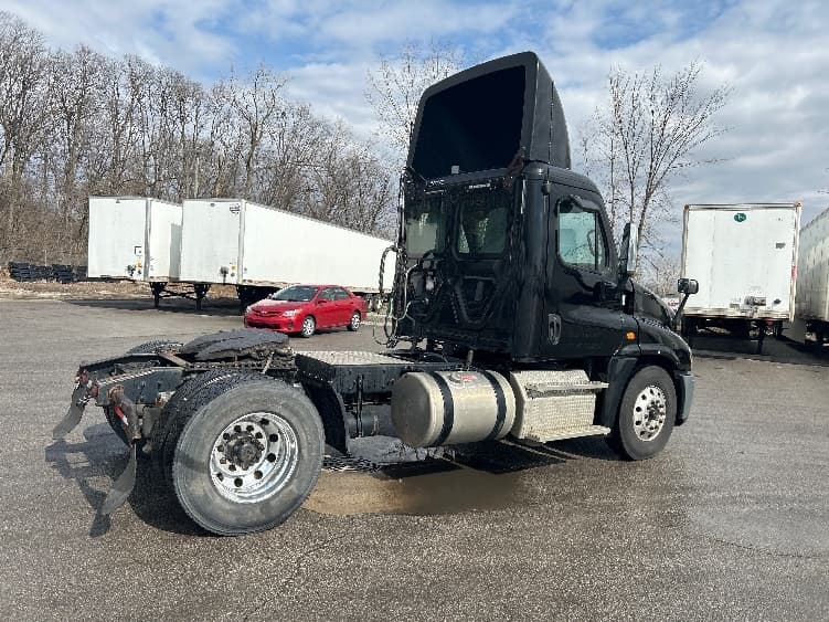 2019 Freightliner Cascadia in Fort Wayne, IN — photo 7