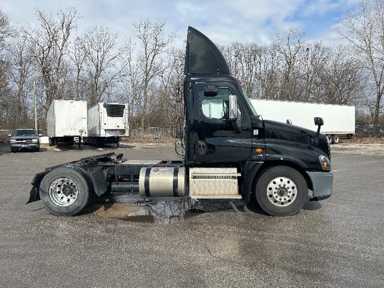 2019 Freightliner Cascadia in Fort Wayne, IN — photo 8