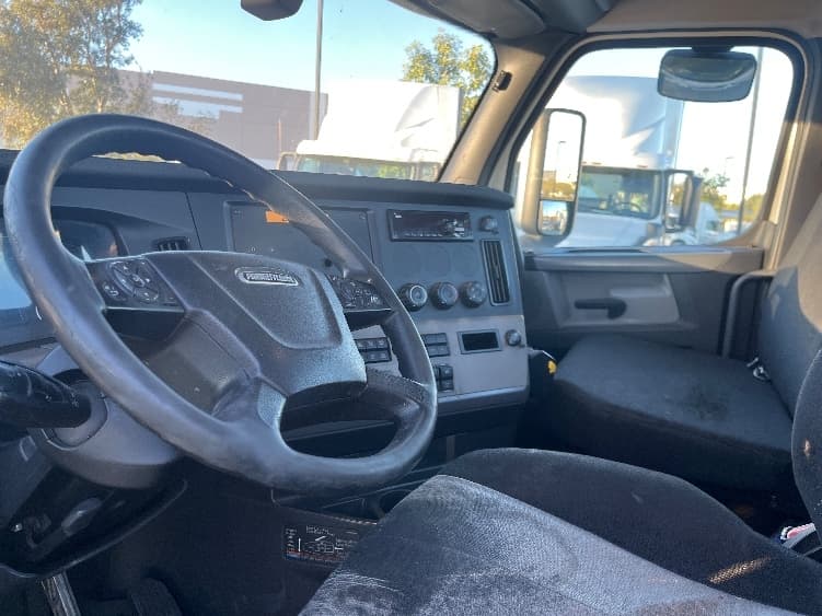 2019 Freightliner Cascadia in Fontana, CA — photo 10