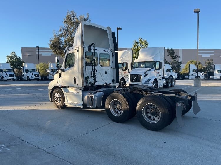 2019 Freightliner Cascadia in Fontana, CA — photo 5