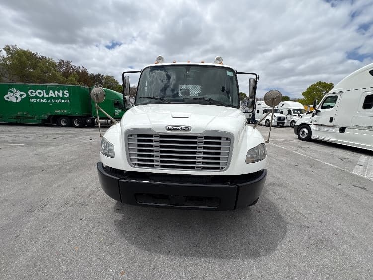 2019 Freightliner M2 106 in Medley, FL — photo 2
