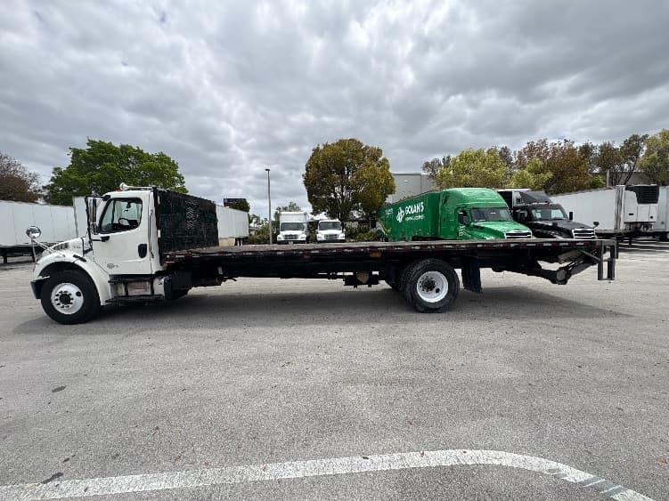 2019 Freightliner M2 106 in Medley, FL — photo 4
