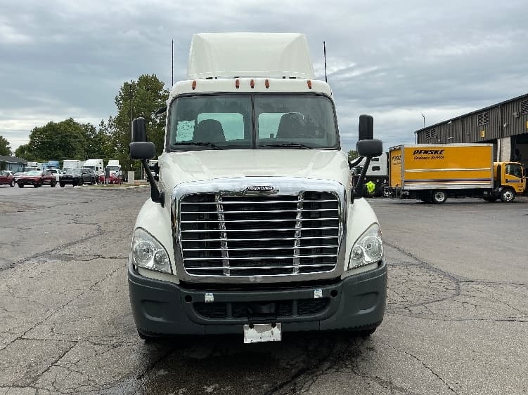 2019 Freightliner Cascadia in Piqua, OH — photo 2