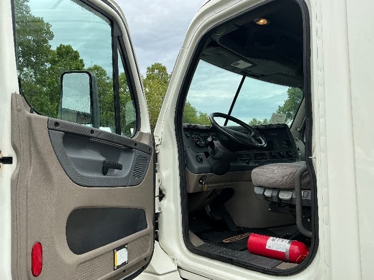 2019 Freightliner Cascadia in Piqua, OH — photo 9