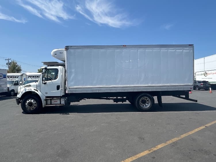 2019 Freightliner M2 106 in Braintree, MA — photo 4