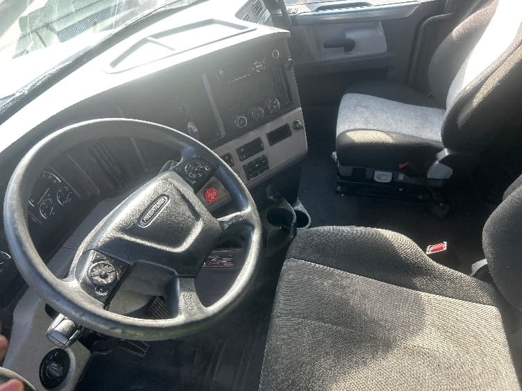 2019 Freightliner Cascadia in Jacksonville, FL — photo 10