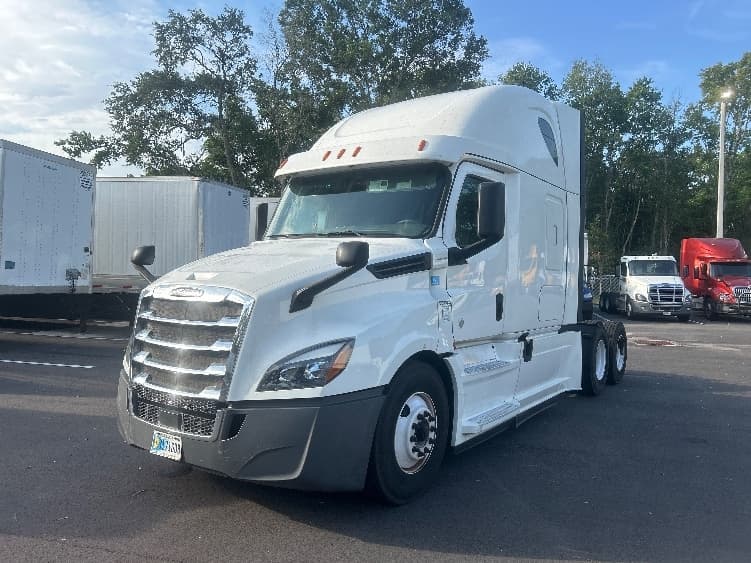 2019 Freightliner Cascadia in Jacksonville, FL — photo 3