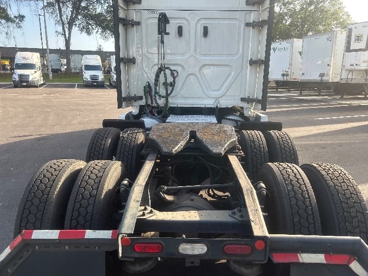 2019 Freightliner Cascadia in Jacksonville, FL — photo 6