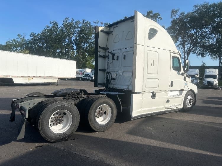 2019 Freightliner Cascadia in Jacksonville, FL — photo 7