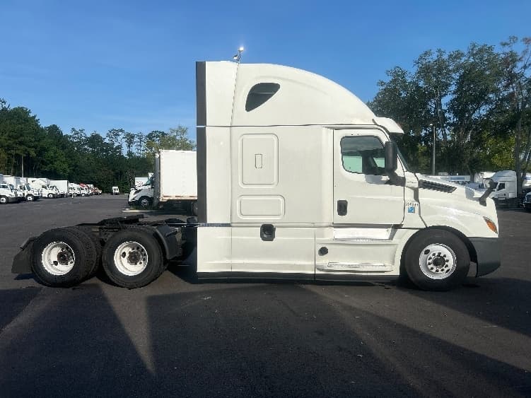 2019 Freightliner Cascadia in Jacksonville, FL — photo 8