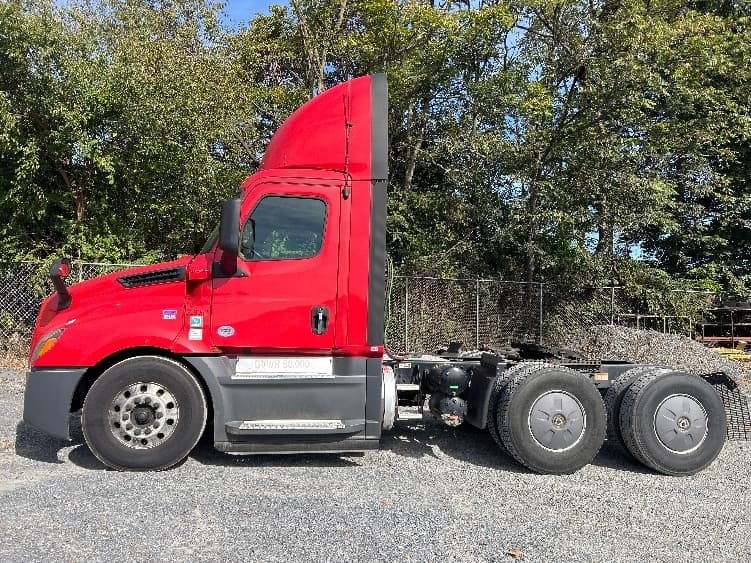 2019 Freightliner Cascadia in Harrisburg, PA — photo 4