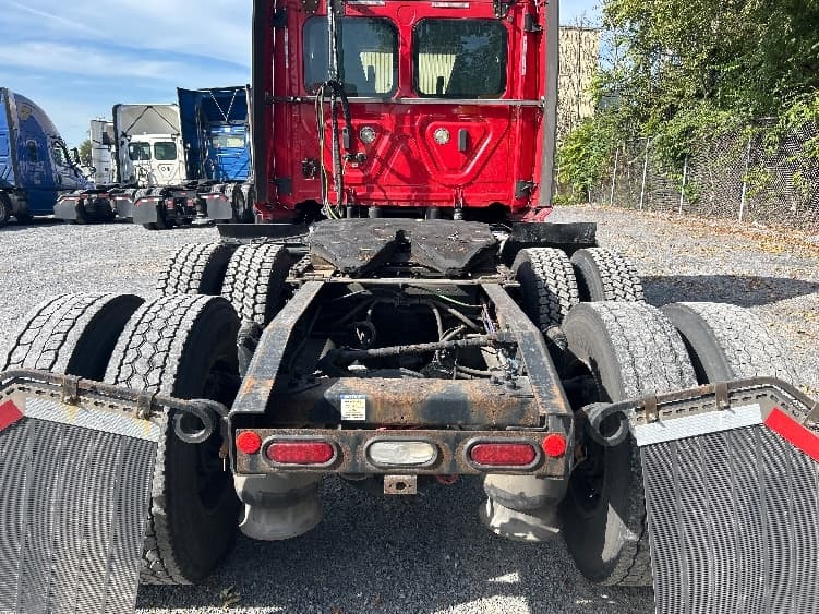 2019 Freightliner Cascadia in Harrisburg, PA — photo 6