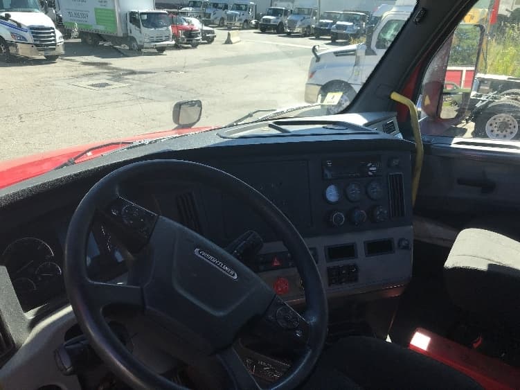 2019 Freightliner Cascadia in Auburn, MA — photo 10