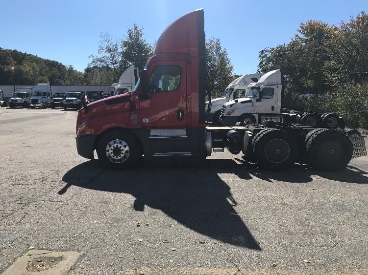 2019 Freightliner Cascadia in Auburn, MA — photo 4
