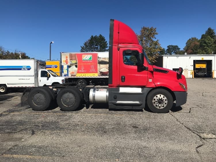 2019 Freightliner Cascadia in Auburn, MA — photo 8