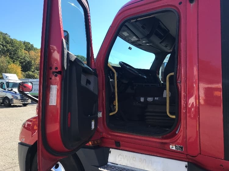 2019 Freightliner Cascadia in Auburn, MA — photo 9