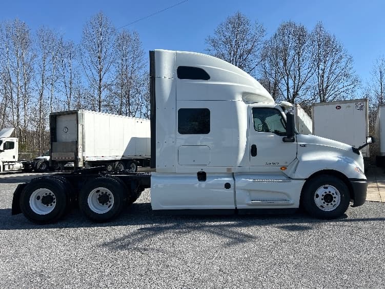 2019 International LT in Blountville, TN — photo 8