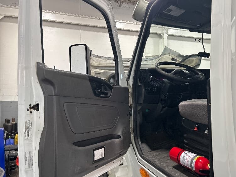 2019 International LT in Blountville, TN — photo 9