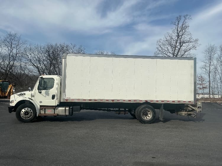 2019 Freightliner M2 106 in Harrisburg, PA — photo 4