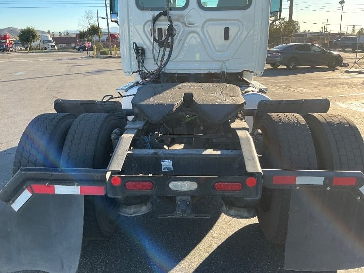 2019 Freightliner Cascadia in Fontana, CA — photo 6