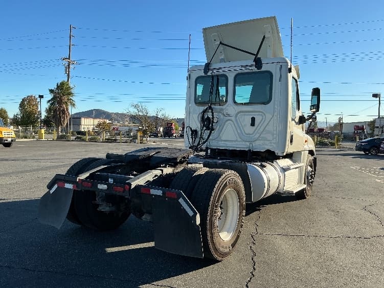 2019 Freightliner Cascadia in Fontana, CA — photo 7