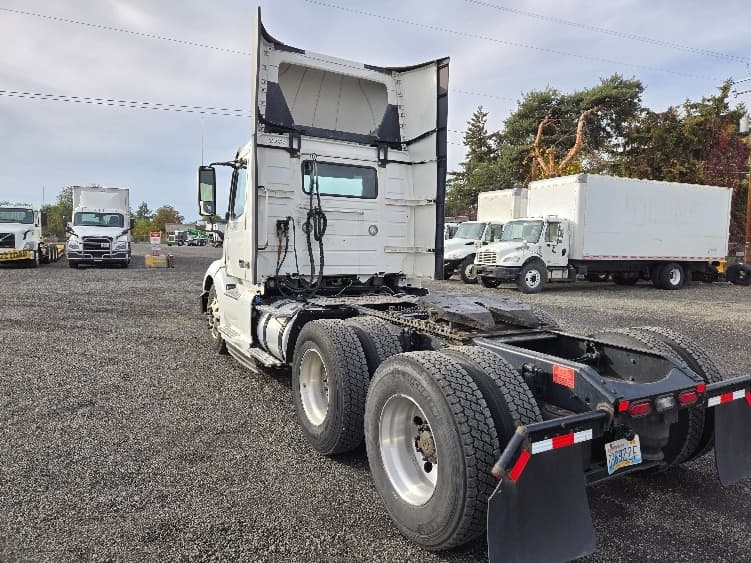 2019 Volvo VNL 300 in Yakima, WA — photo 5