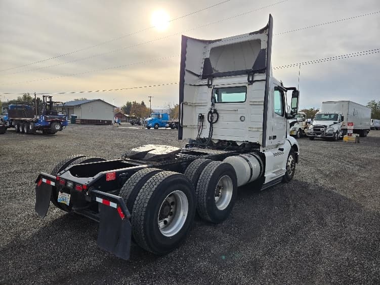 2019 Volvo VNL 300 in Yakima, WA — photo 7