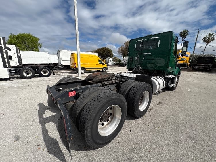 2019 Volvo VNL 300 in Medley, FL — photo 7