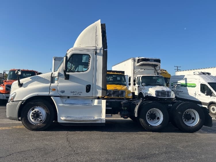 2019 Freightliner Cascadia in Torrance, CA — photo 4