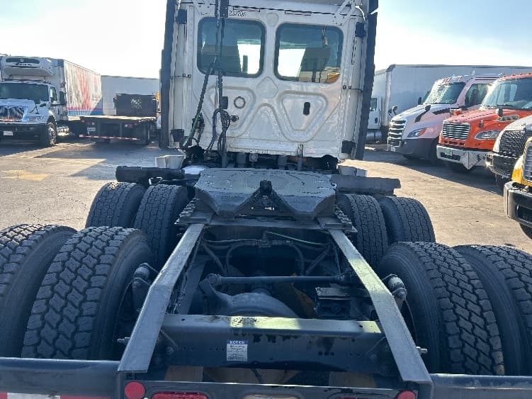 2019 Freightliner Cascadia in Torrance, CA — photo 6