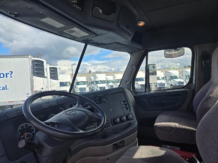 2019 Freightliner Cascadia in West Sacramento, CA — photo 10
