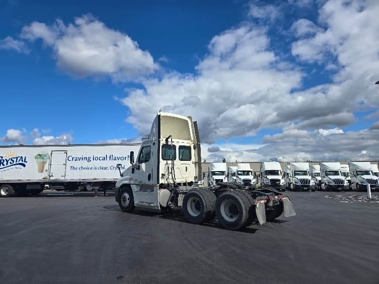 2019 Freightliner Cascadia in West Sacramento, CA — photo 5