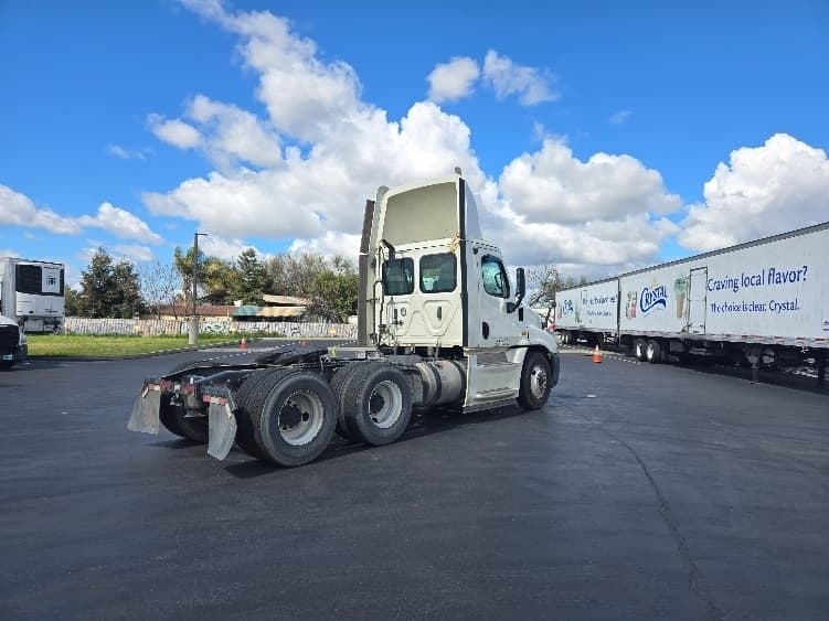 2019 Freightliner Cascadia in West Sacramento, CA — photo 7