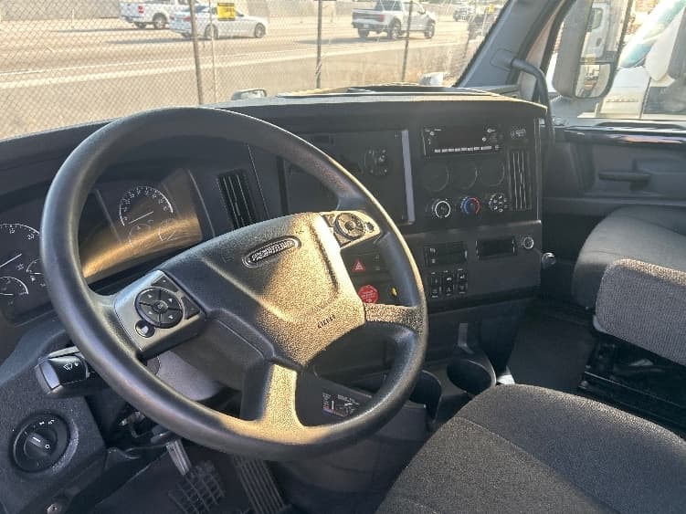2024 Freightliner Cascadia in Fontana, CA — photo 10