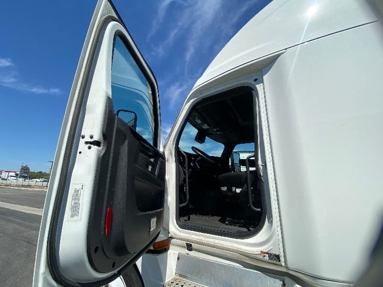 2024 Freightliner Cascadia in Fontana, CA — photo 9