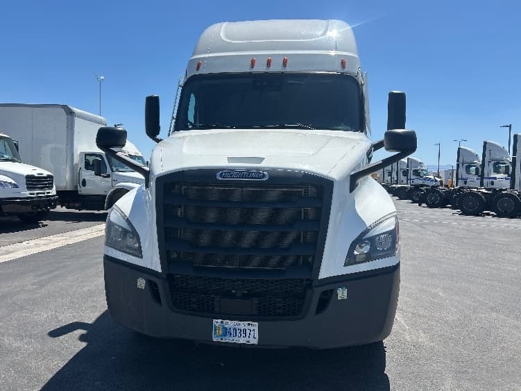 2024 Freightliner Cascadia in Fontana, CA — photo 2