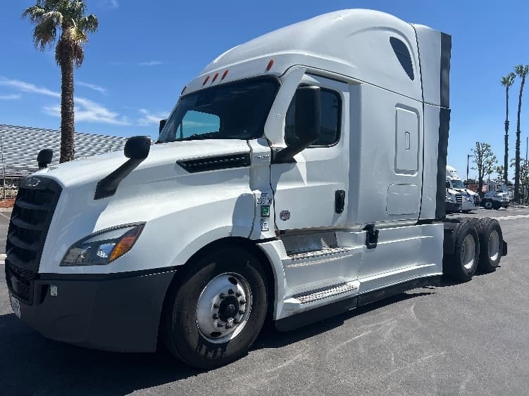 2024 Freightliner Cascadia in Fontana, CA — photo 3