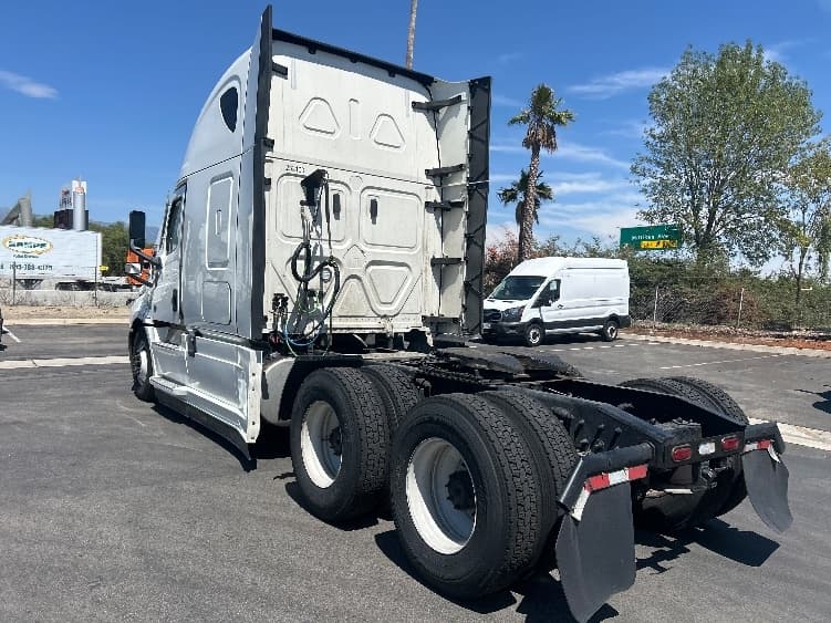 2024 Freightliner Cascadia in Fontana, CA — photo 5